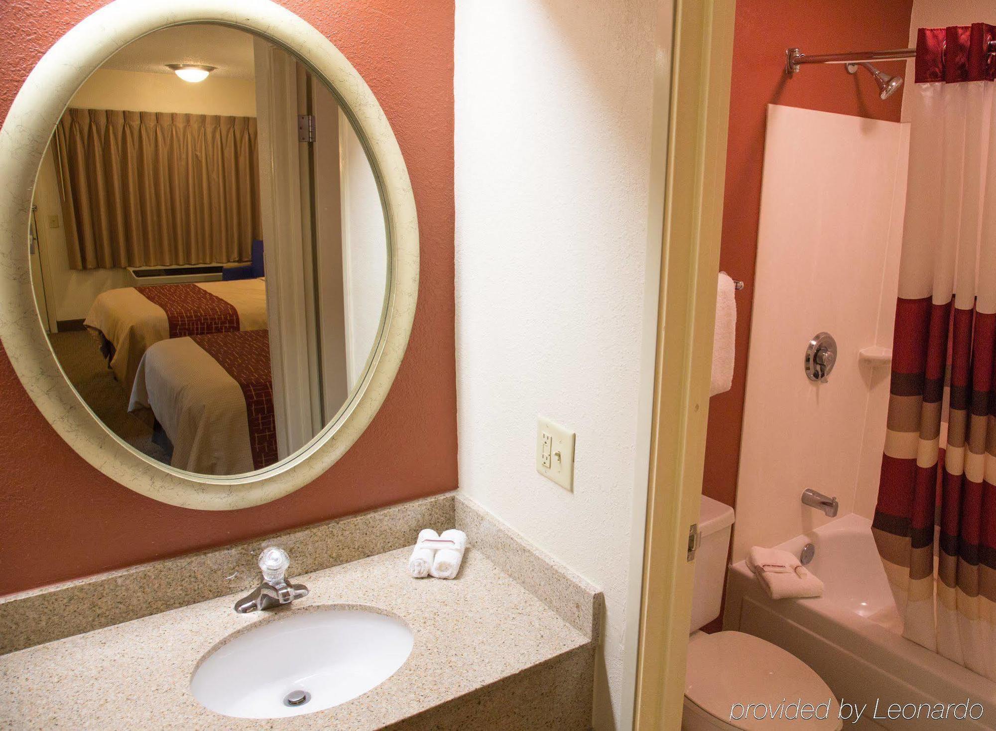 Red Roof Inn Detroit - Roseville St Clair Shores Εξωτερικό φωτογραφία