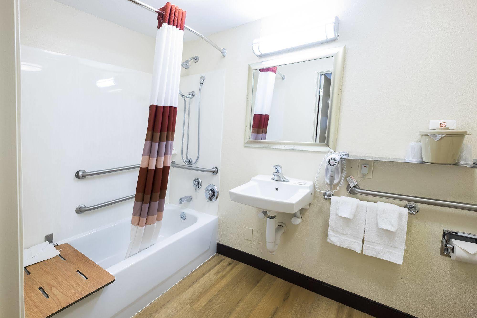 Red Roof Inn Detroit - Roseville St Clair Shores Εξωτερικό φωτογραφία